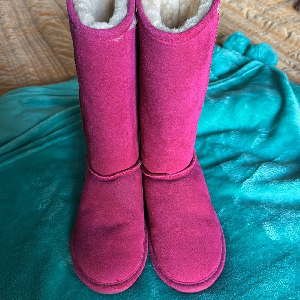 Bearpaw boots size 8 magenta